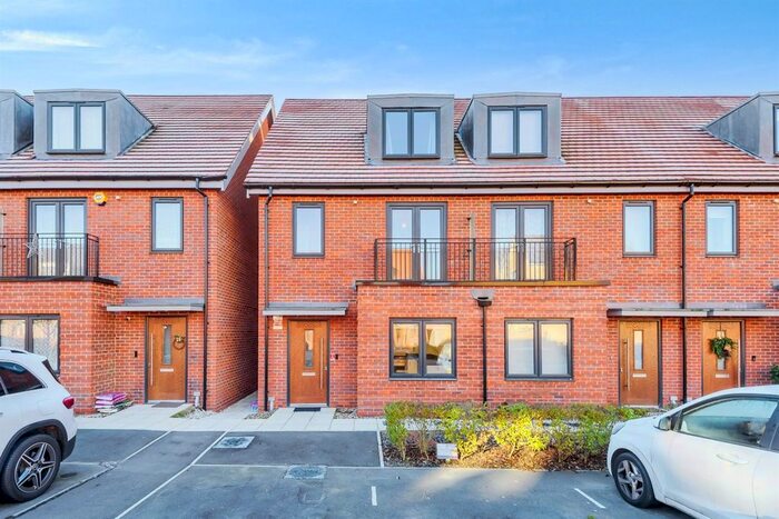 3 Bedroom End Of Terrace House To Rent In Tidman Road, Reading, RG2