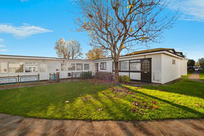 2 Bedroom Semi-Detached Bungalow For Sale In Warren Road, Dawlish, EX7