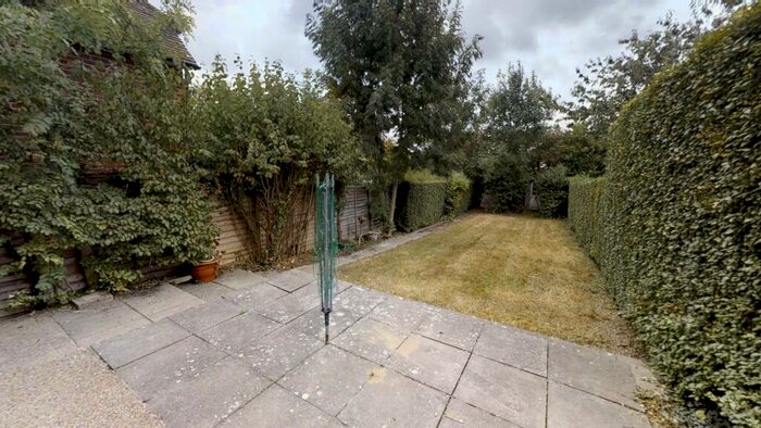 4 Bedroom House To Rent In Raymond Crescent, Guildford, GU2