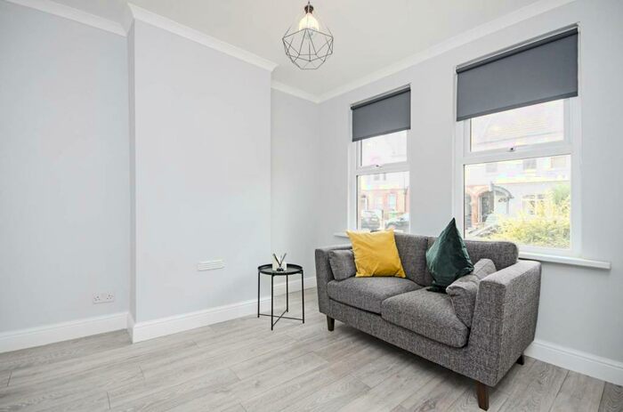 1 Bedroom Flat To Rent In Bloxhall Road, Leyton, London, E10