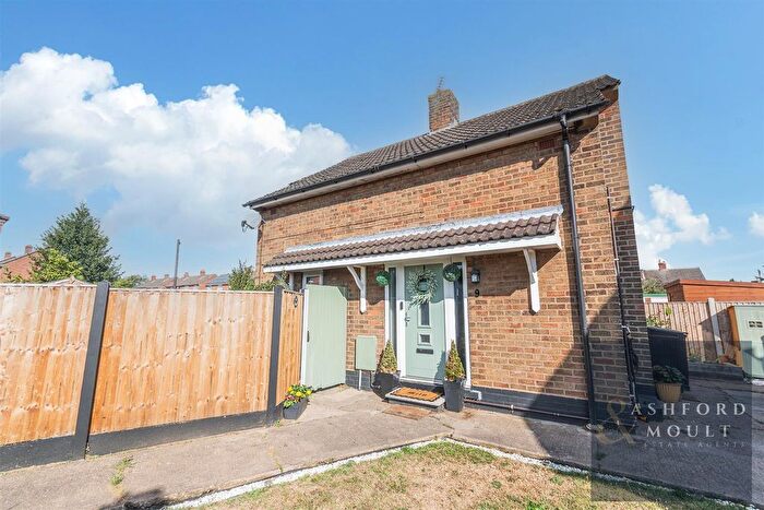 3 Bedroom Semi-Detached House For Sale In Broom Close, Calverton, Nottingham, NG14