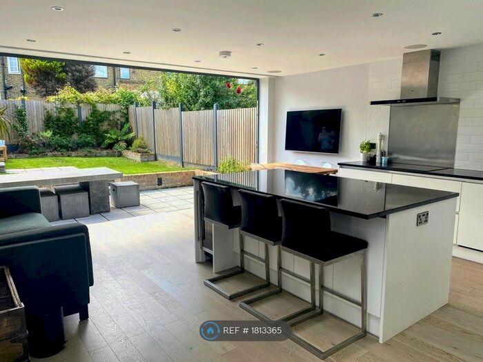 3 Bedroom Terraced House To Rent In Ivorydown, Bromley, BR1