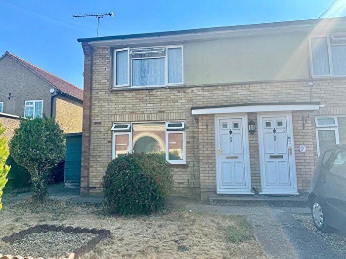 Studio To Rent In Green Lane, SL4