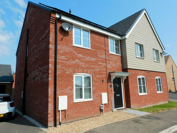3 Bedroom Semi-Detached House To Rent In Balmoral Way, Holbeach, PE12