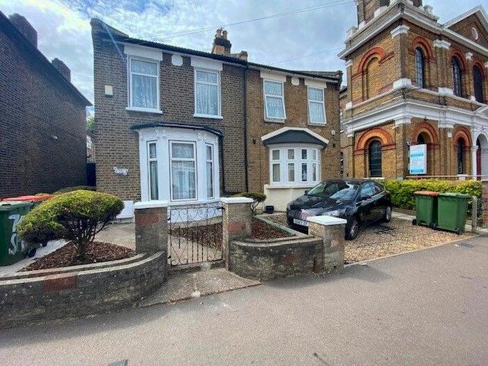 2 Bedroom Flat To Rent In Sebert Road, Forest Gate, E7