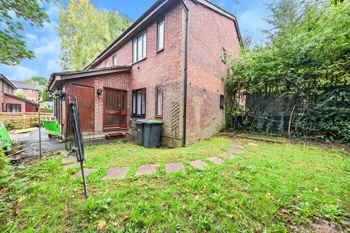 Flat To Rent In Trefoil Close, Waterlooville, PO7