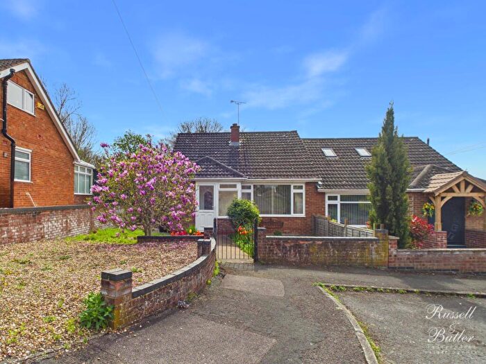 2 Bedroom Semi-Detached Bungalow For Sale In Woodlands Crescent, Buckingham, Buckinghamshire, MK18