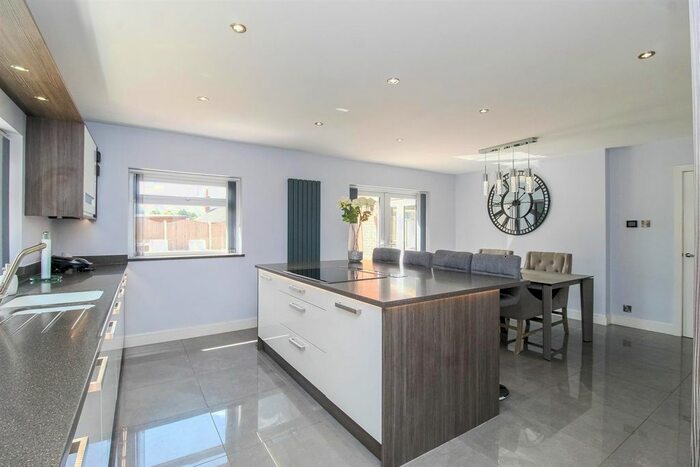 5 Bedroom Detached House For Sale In Partons Place, Lofthouse, Wakefield, WF3