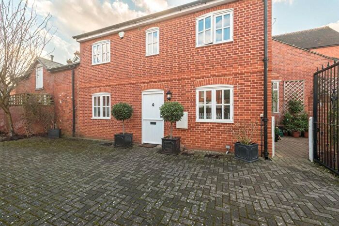 2 Bedroom Mews To Rent In Barlows Mews, Henley-on-Thames, Oxfordshire, RG9