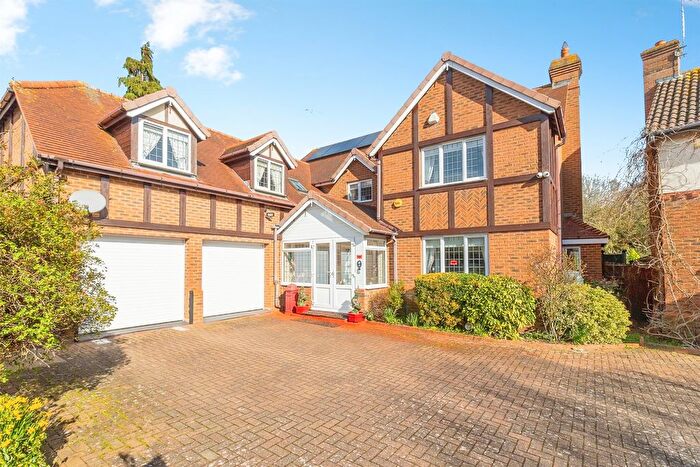 5 Bedroom Detached House For Sale In Linceslade Grove, Loughton, Milton Keynes, MK5