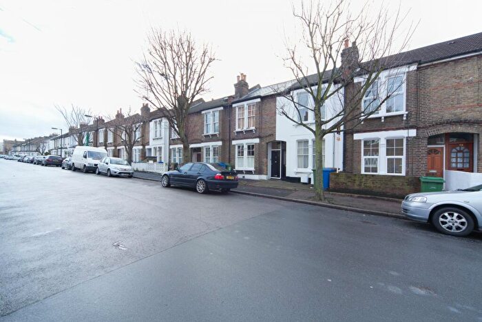1 Bedroom Flat To Rent In Whateley Road, SE22