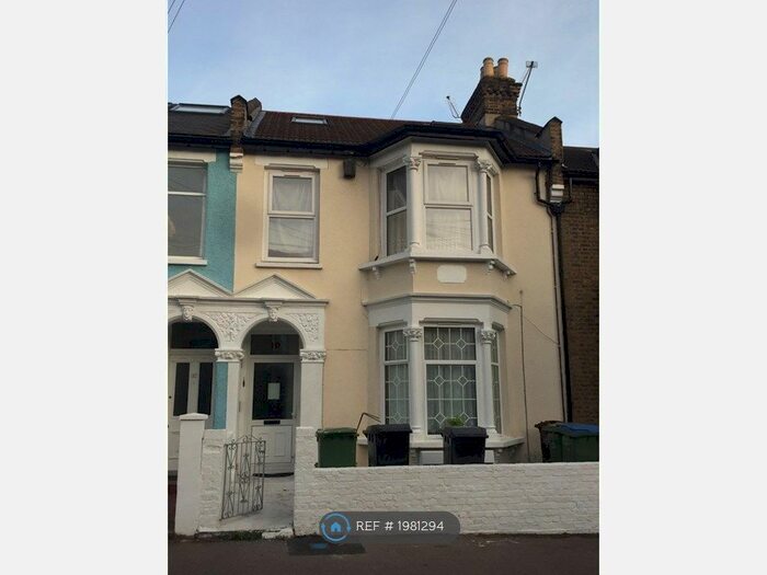 Studio To Rent In Walthamstow, London, E17