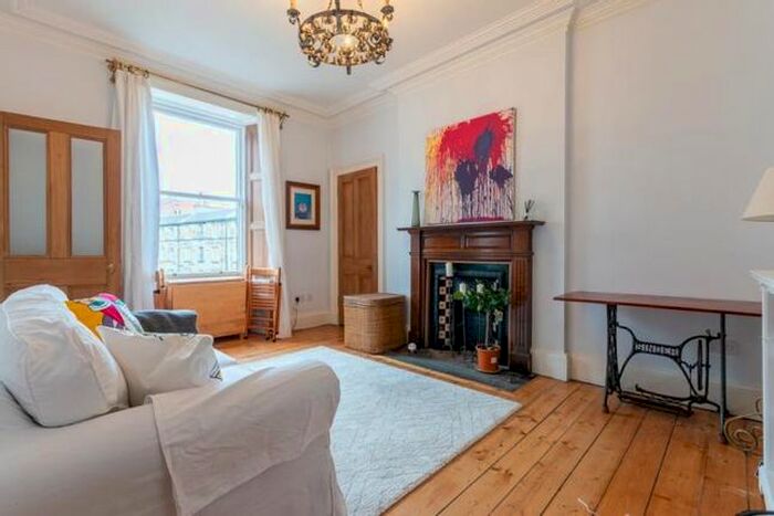 2 Bedroom Flat To Rent In Spittal Street, Edinburgh, EH3