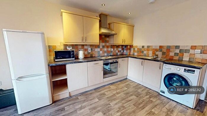2 Bedroom Flat To Rent In Royal Victoria Court, Nottingham, NG7