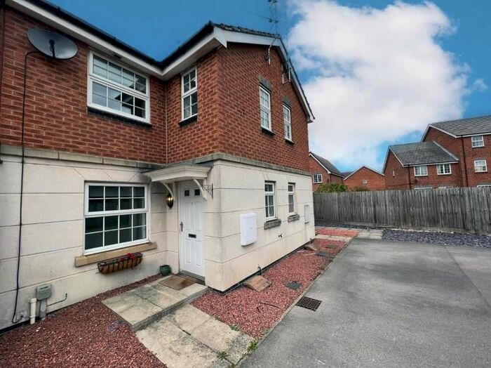 2 Bedroom Mews House To Rent In Millias Close, Brough, HU15