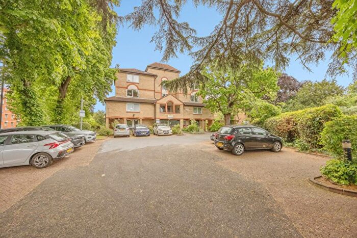 1 Bedroom Apartment For Sale In Alden Court, Croydon, CR0