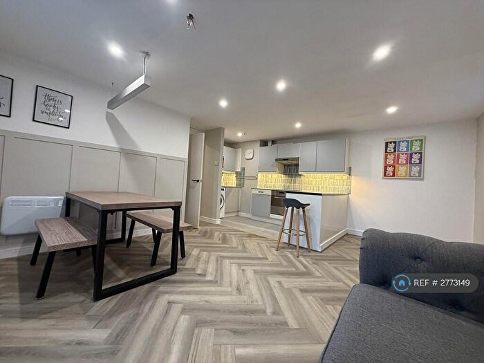 2 Bedroom Flat To Rent In Schooner Way, Cardiff, CF10