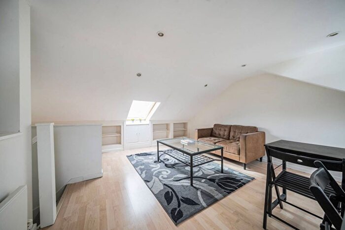3 Bedroom Flat To Rent In Hormead Road, Westbourne Park, London, W9