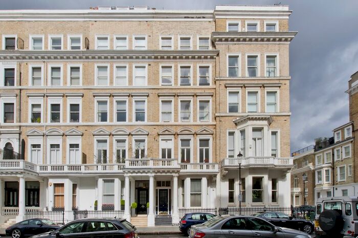 3 Bedroom Flat To Rent In Elvaston Place, South Kensington, London, SW7