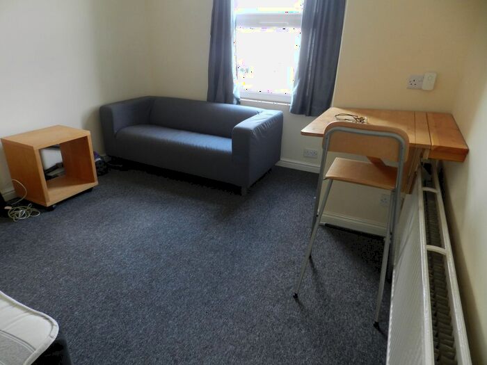 1 Bedroom Flat To Rent In Connaught Road, Cardiff, CF24