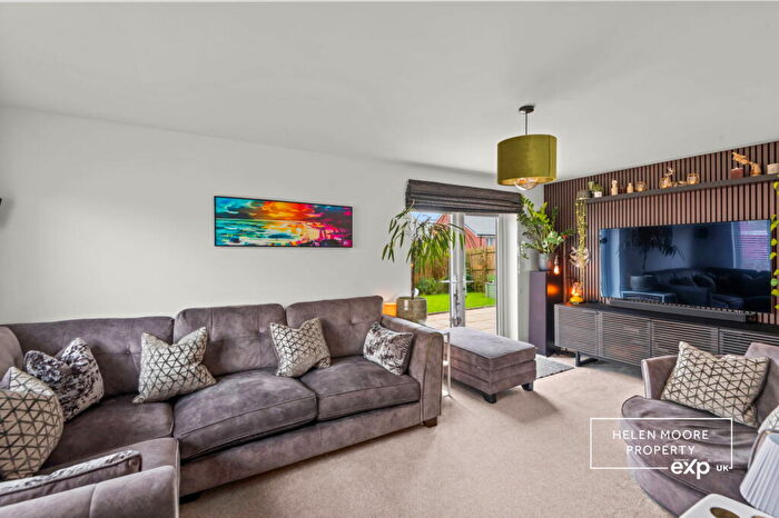 3 Bedroom Detached House For Sale In Kingfisher Way, Ivybridge, Devon, PL21