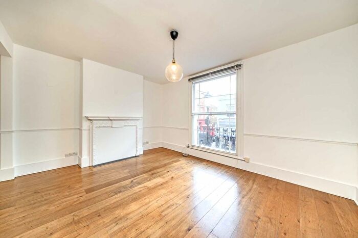 3 Bedroom Flat To Rent In Portobello Road, Notting Hill, W11