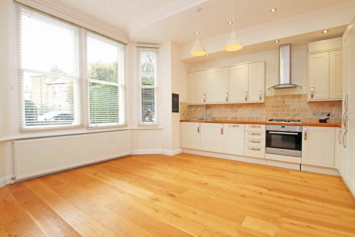 1 Bedroom Flat To Rent In Pagoda Avenue, Richmond, TW9