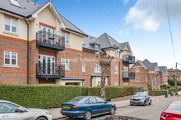 2 Bedroom Flat For Sale In Chelmsford Road, London, N14