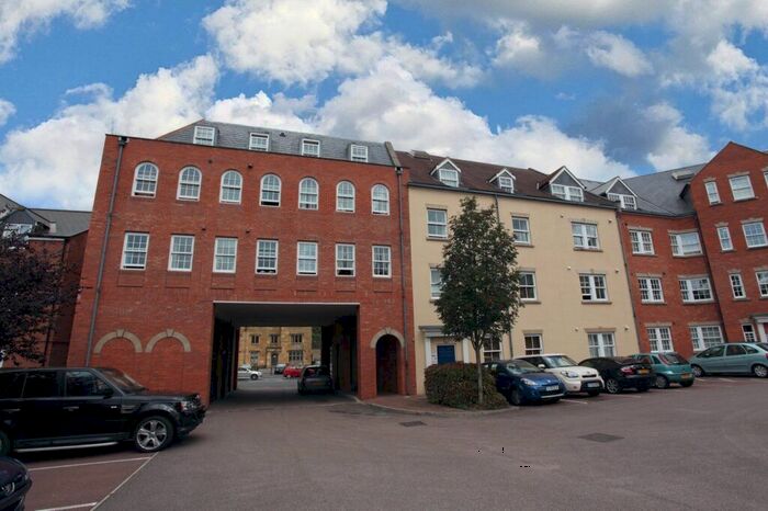 2 Bedroom Flat To Rent In Peoples Place, Banbury, Oxon, OX16