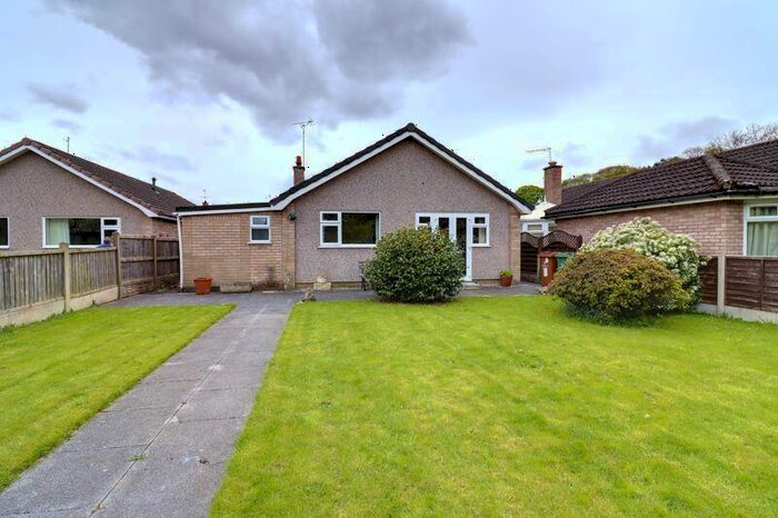 3 Bedroom Bungalow For Sale In Clevedon Avenue, Hillcroft Park, Stafford, ST17