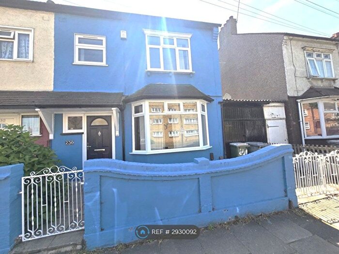 4 Bedroom Flat To Rent In Lonsdale Avenue, London, E6