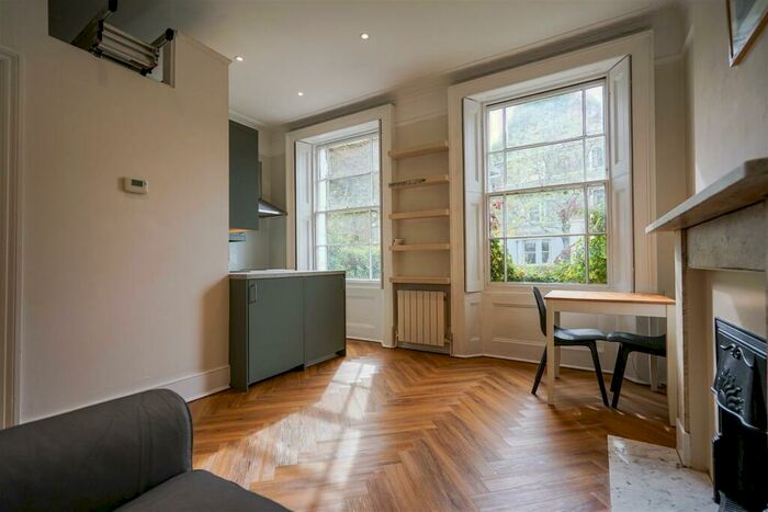 1 Bedroom Apartment To Rent In Gloucester Crescent, Regents Park, NW1