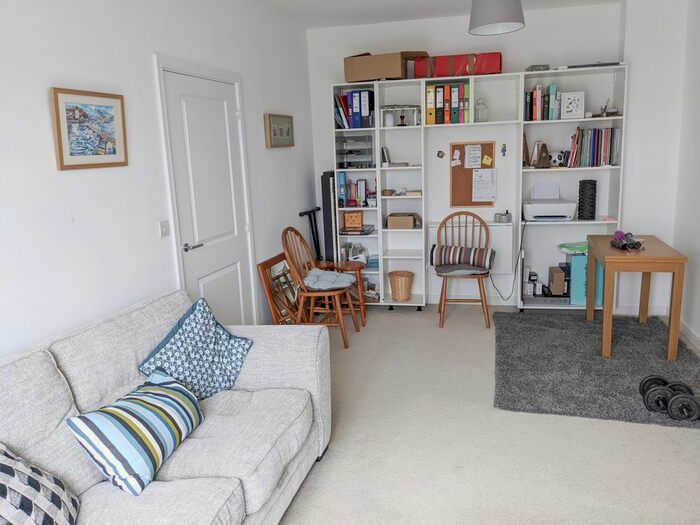 2 Bedroom Flat To Rent In Ainslie Place, Lymington, Hampshire, SO41