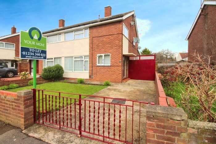 3 Bedroom Semi-Detached House To Rent In Gloucester Road, Bedford, Bedfordshire, MK42