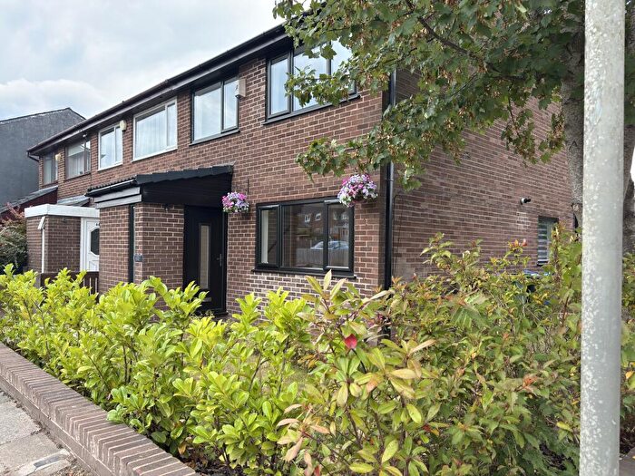 3 Bedroom End Of Terrace House To Rent In Walmersley Road, Bury, BL9