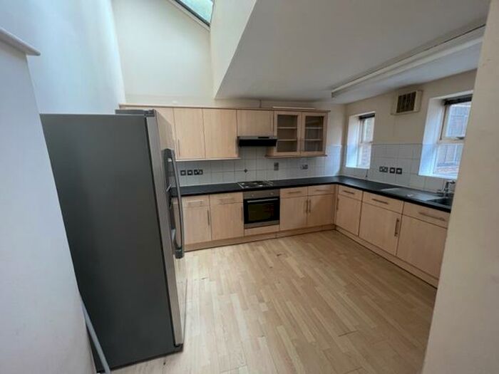 2 Bedroom Ground Flat To Rent In Canute Castle, Southampton., SO14