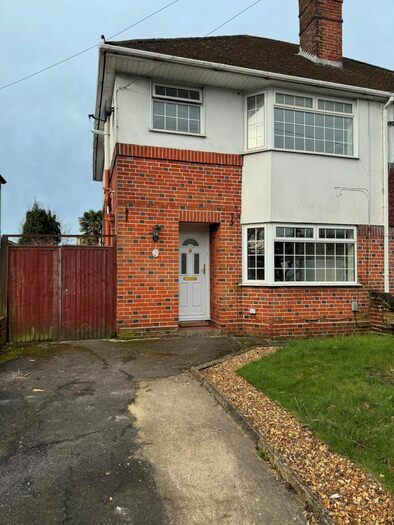 3 Bedroom Semi-Detached House To Rent In Romsey Road Maybush Southampton, SO16