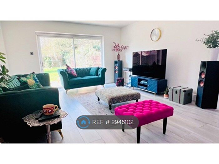 3 Bedroom Semi-Detached House To Rent In Laughton Road, Northolt, UB5