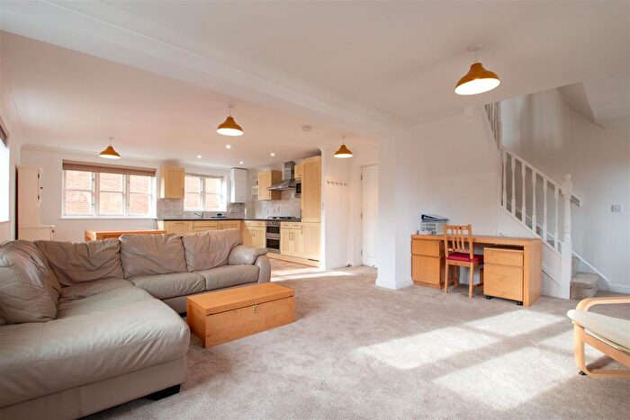 2 Bedroom Flat To Rent In Woodall Close, Middleton, Milton Keynes, MK10