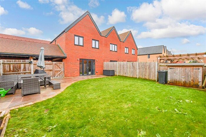 3 Bedroom End Of Terrace House For Sale In Albertine Road, Langley, Maidstone, Kent, ME17