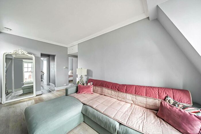 2 Bedroom Flat To Rent In Elm Park Mansions, Chelsea, London, SW10