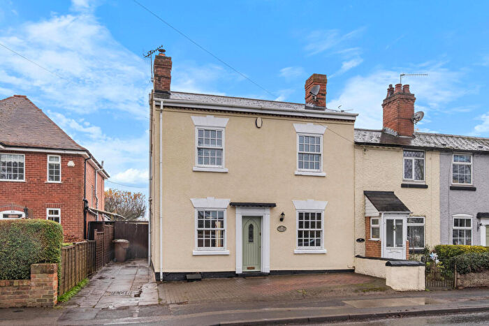 4 Bedroom End Of Terrace House For Sale In Hanbury Road, Stoke Heath, Bromsgrove., B60