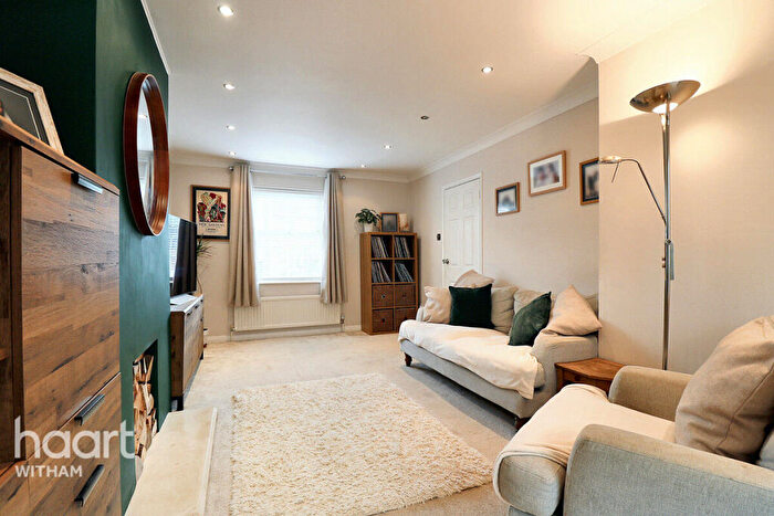 3 Bedroom Detached House For Sale In Heron Road, Kelvedon, CO5