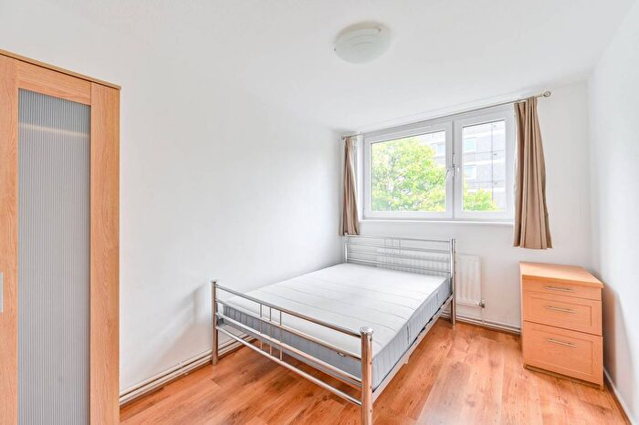3 Bedroom Flat To Rent In Surrey Lane, Battersea, London, SW11