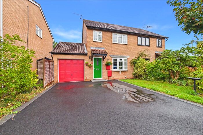 3 Bedroom Semi Detached House For Sale In Wheeler Close, Burghfield Common, Reading, Berkshire, RG7