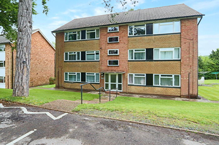 2 Bedroom Apartment For Sale In Tupwood Lane, Caterham, CR3