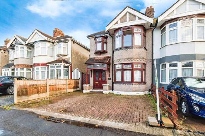 3 Bedroom Semi-Detached House For Sale In Pemberton Gardens, Romford, RM6
