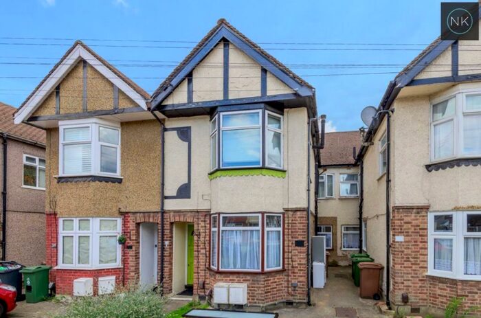 2 Bedroom Flat To Rent In Chingford, E4