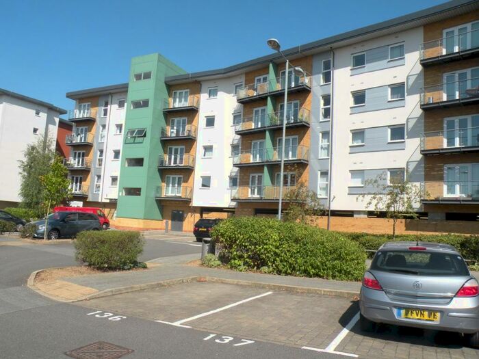 3 Bedroom Apartment To Rent In Parkhouse Court, Hatfield, AL10