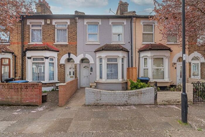 4 Bedroom Property To Rent In Alston Road, Edmonton, N18